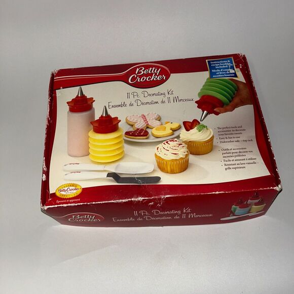 Betty Crocker 11 Piece Decorating Kit Cookies Cupcakes Recipe Book New Open Box - Picture 1 of 5